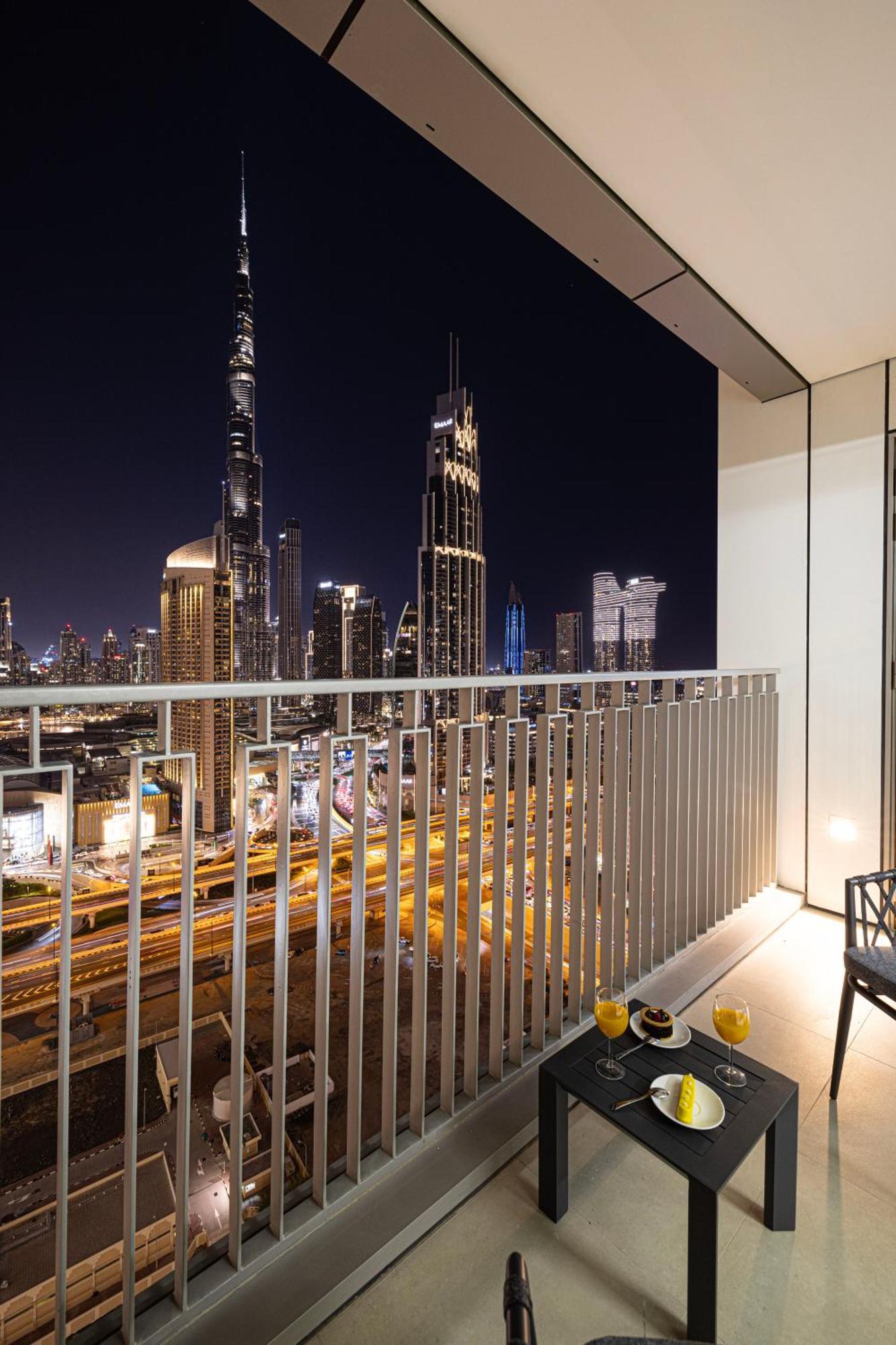 Terrahome Downtown Views 2 Walk To Mall * Dubai